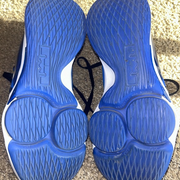 Nike basketball shoes - Picture 3 of 5